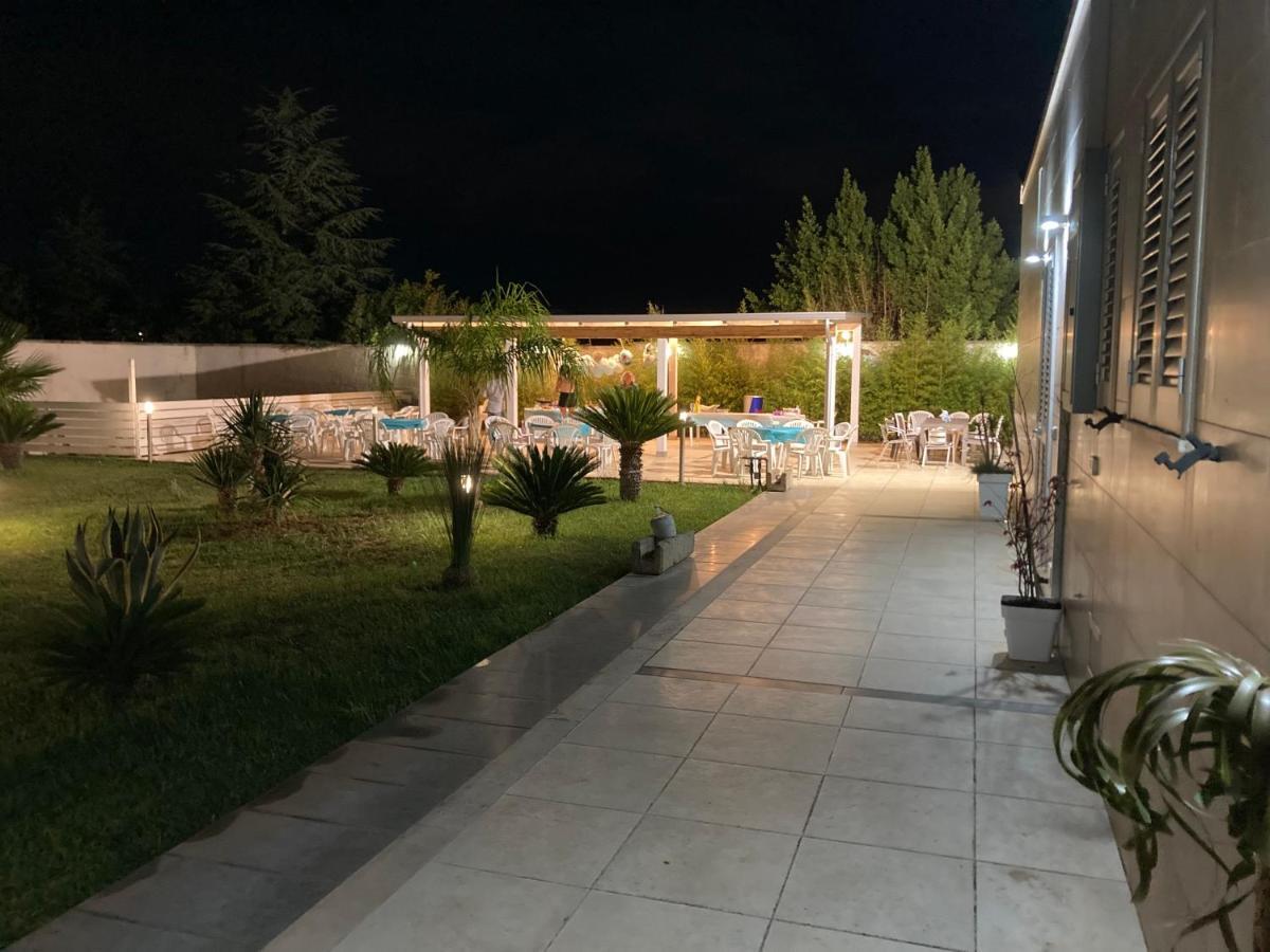B&B Italia Carmiano  エクステリア 写真